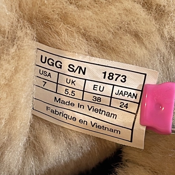 UGG Australia F27015G Bailey Button Triplet Fold Over Chestnut Boots Size 7 - Picture 12 of 16